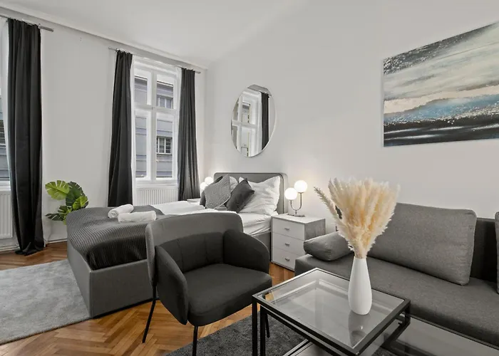Apartman Expats And Relocation - Only Monthly - Near U1 Metro *