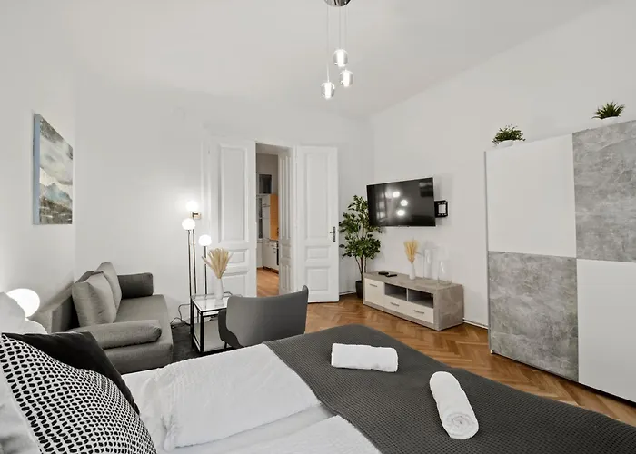 Apartman Expats And Relocation - Only Monthly - Near U1 Metro *