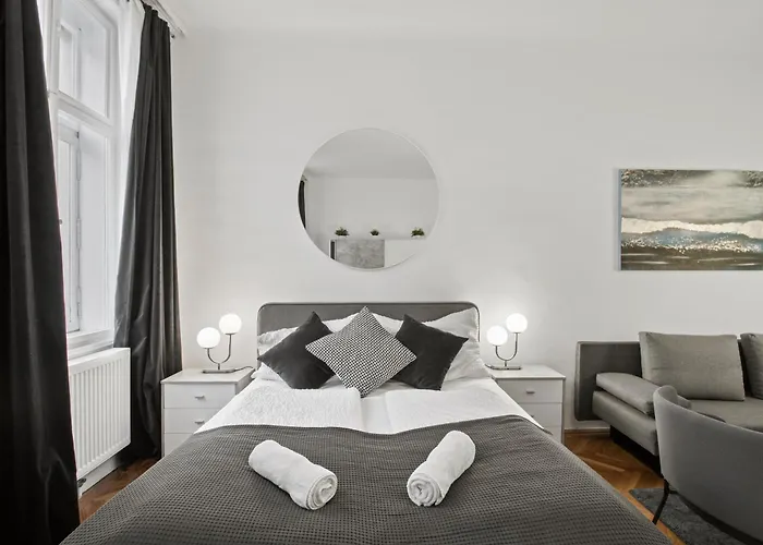 Expats And Relocation - Only Monthly - Near U1 Metro * Bécs