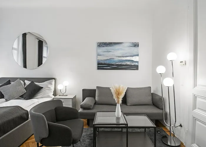 Expats And Relocation - Only Monthly - Near U1 Metro * Bécs